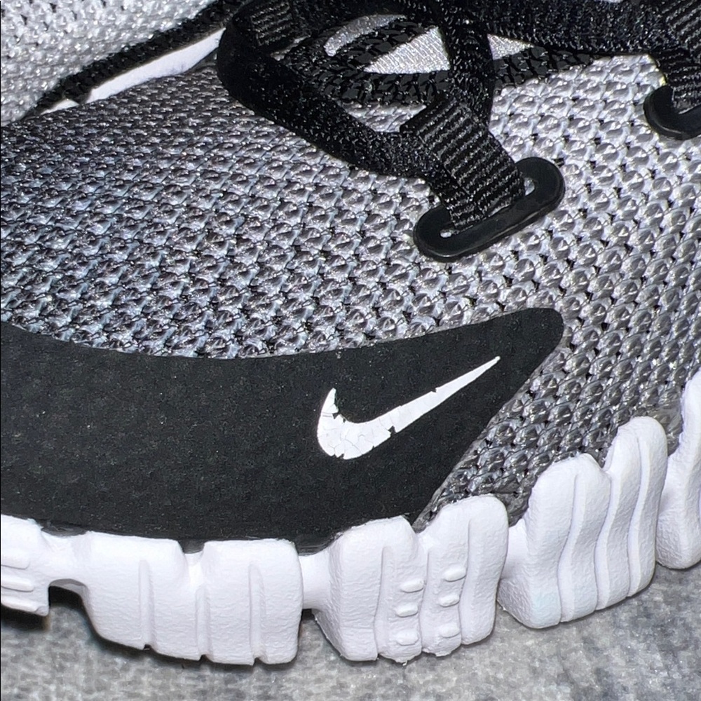Nike Metcon Black and Gray Sneakers - Picture 2 of 6